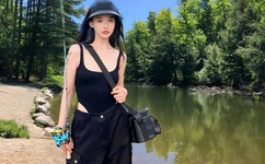 男同被六个男摁住CAO到哭